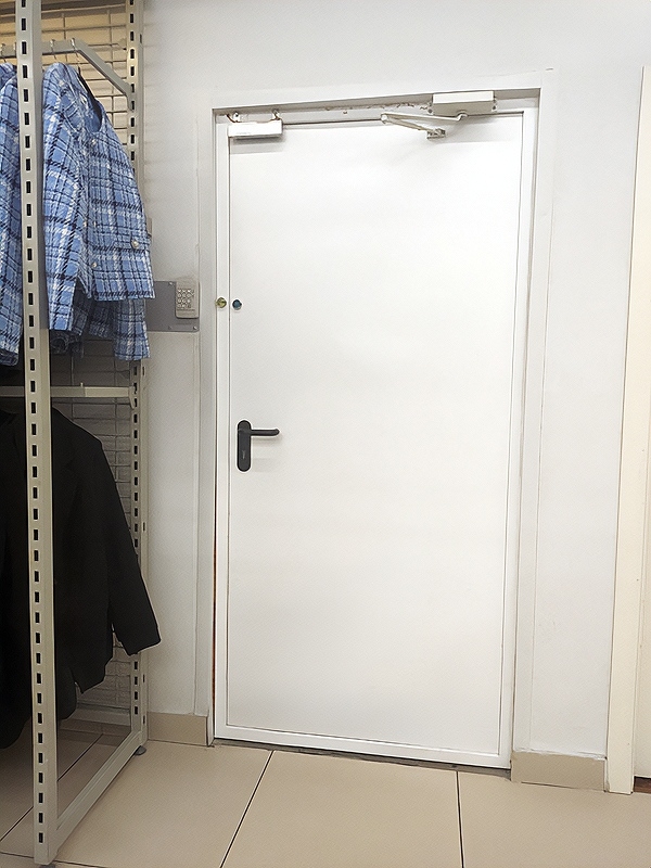 Фото однопольных противопожарных дверей